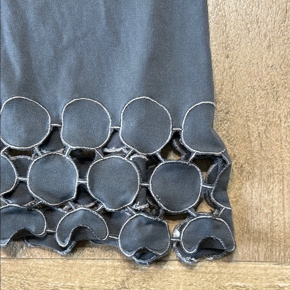 Chic Gray Short Sleeve Dress with Circle Hem - Picture 3 of 6